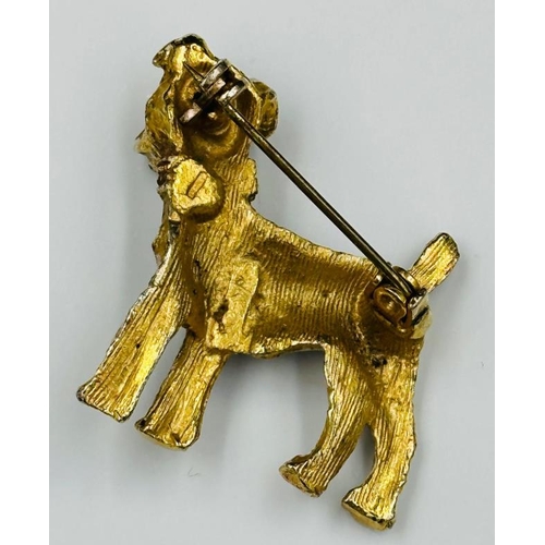 557 - An ornate brooch of a dog.