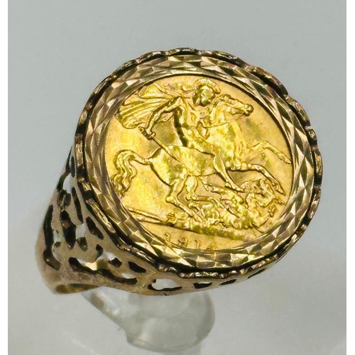 575 - A 1914 half sovereign ring on a 9ct gold mount, size V. Approximate weight 8g