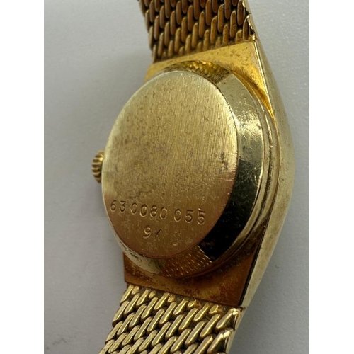 645 - A Zenith 9ct gold watch on integral 9ct gold bracelet, approximate total weight 25g