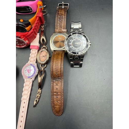 657 - A selection of ladies, gentleman's and children's wristwatches various makers