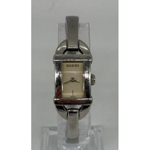 665 - A ladies Gucci 68001L bracelet wristwatch AF