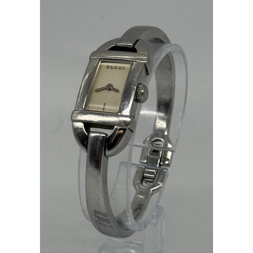 665 - A ladies Gucci 68001L bracelet wristwatch AF