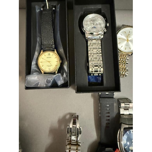 670 - A quantity of gentleman's wristwatches various makers to include Casio, Sekonda and Kintued