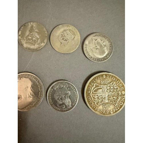 702 - A selection of British coins to include: William IV shilling, George IV shilling, 1929 Half Crown, 1... 