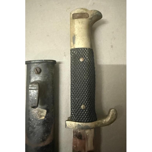 736 - An unmarked, possibly, German bayonet.