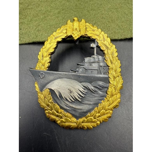 756 - A German WWII Destroyer War Badge (Schwerin Berlin)