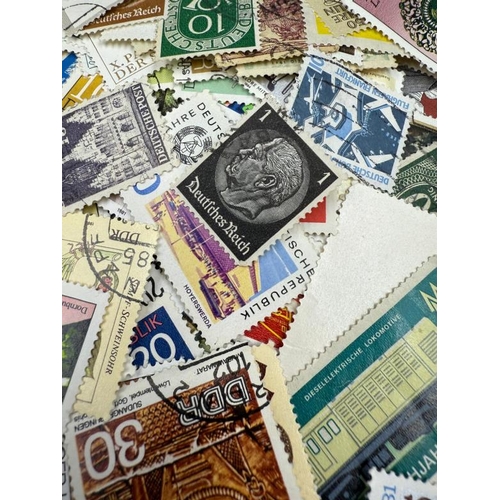 799 - A quantity of loose mostly German mint stamps, various ages and denominations