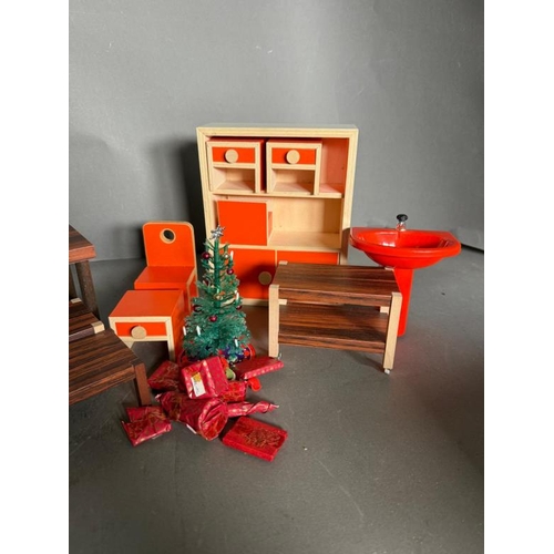 810 - A selection of Bodo Hennig dolls house furniture to include armchair, side table and storage unit