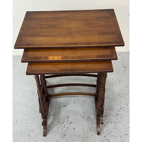 11 - A nest of three tables on turned legs (H57cm x 34cm x 50cm)