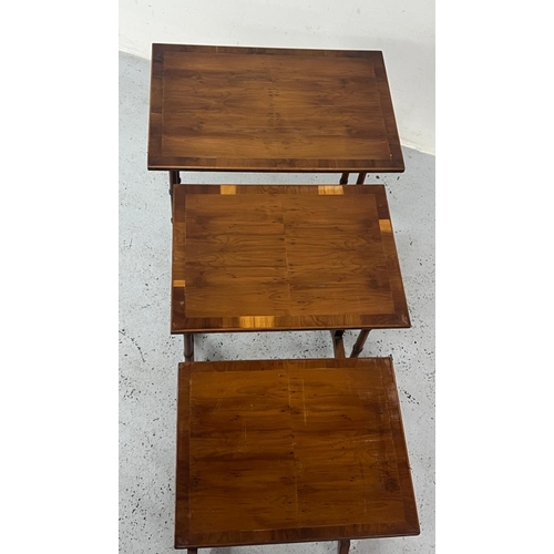11 - A nest of three tables on turned legs (H57cm x 34cm x 50cm)