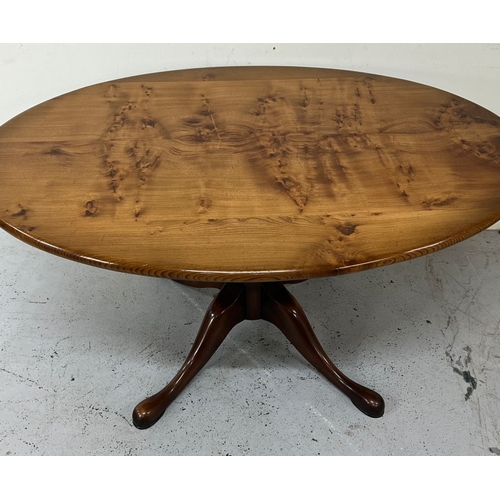 10 - A Stewart Linford oval dining table on a pedestal base H72cm W153cm D104cm