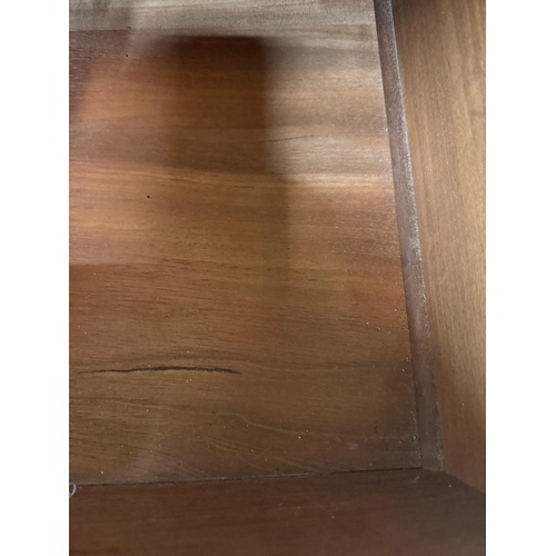 121 - A mahogany linen press comprising of a two over two chest witha two door cupboard over H197cm W122cm... 