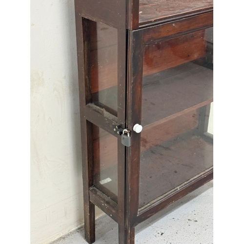 125 - A mahogany glazed single shelf free-standing display cabinet with galleried top H89cm W55cm D22cm