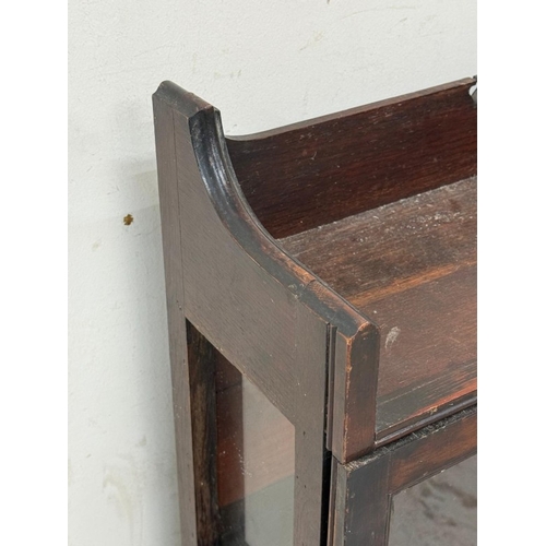 125 - A mahogany glazed single shelf free-standing display cabinet with galleried top H89cm W55cm D22cm