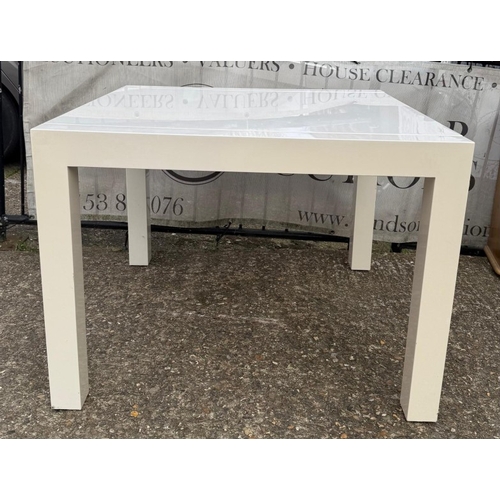 178 - A contemporary white gloss extendable dining table H77cm W103cm D103cm