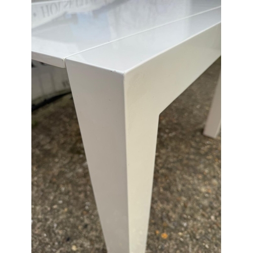 178 - A contemporary white gloss extendable dining table H77cm W103cm D103cm