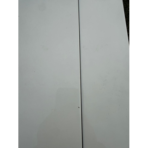 178 - A contemporary white gloss extendable dining table H77cm W103cm D103cm