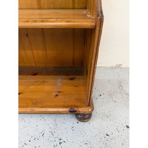 55 - A pine three-shelf waterfall bookcase H99cm W96cm D23cm