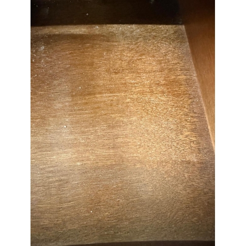 56 - A Regency style serpentine fronted veneered sideboard on fluted legs H92cm W160cm D47cm