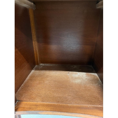 56 - A Regency style serpentine fronted veneered sideboard on fluted legs H92cm W160cm D47cm