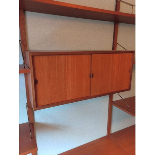 185 - Paul Cadovius Royal system H210cm W244cm D40cm