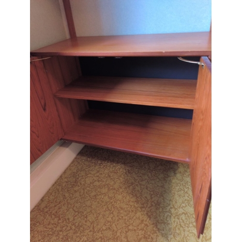 185 - Paul Cadovius Royal system H210cm W244cm D40cm