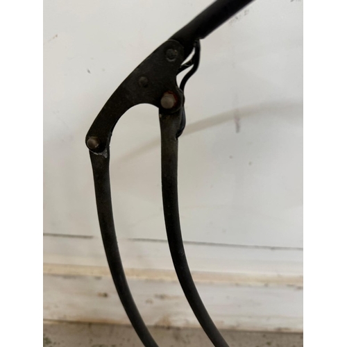 206 - A black industrial style canter lever desk lamp