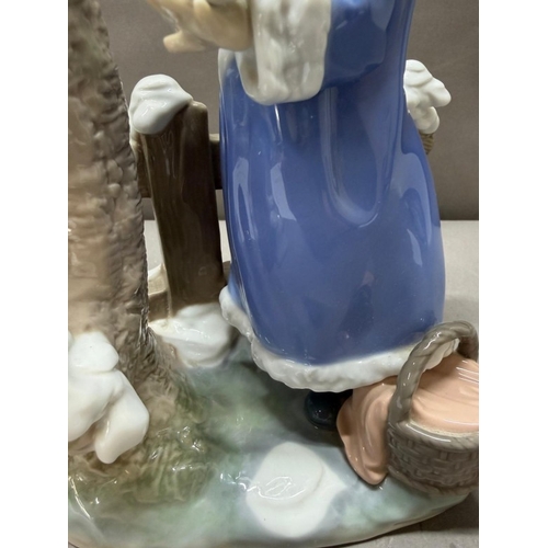 250 - Lladro porcelain figurine 'Winter Frost' model number 5287 designed by Antonio Ramos, part of the Fo... 