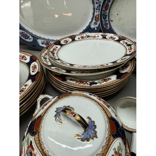 267 - A selection of Rosslyn Losol ware to include platters, tureens and plates