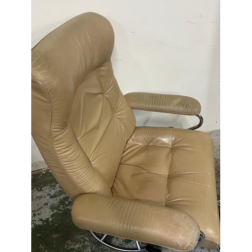 185I - A stressless swivel chair on chrome base and matching stool