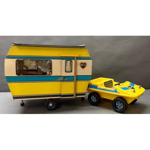 10 - A Vintage Sindy car and a wooden caravan