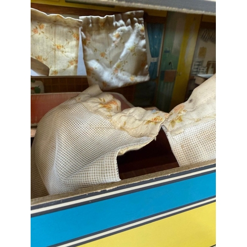 10 - A Vintage Sindy car and a wooden caravan