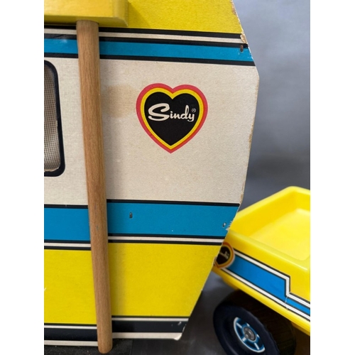 10 - A Vintage Sindy car and a wooden caravan