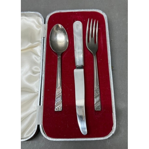 125 - A boxed Viners cutlery set