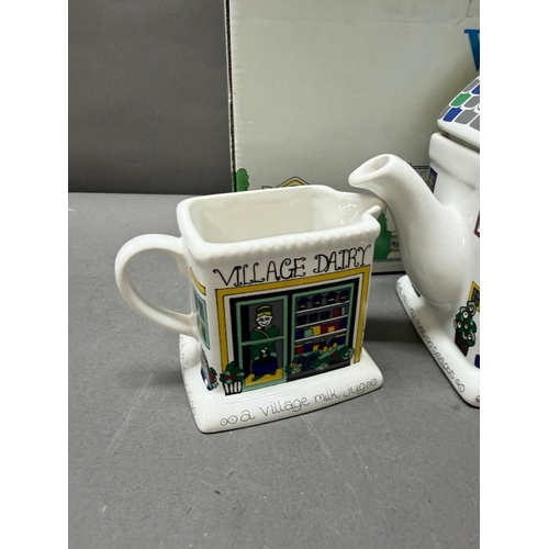169 - A boxed Wade tea pot and sugar bowl Primrose Junctions