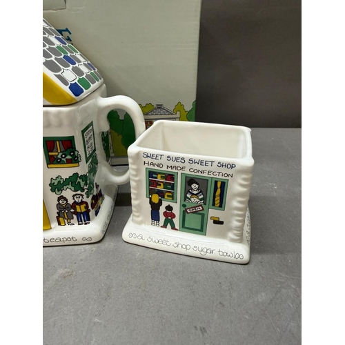 169 - A boxed Wade tea pot and sugar bowl Primrose Junctions