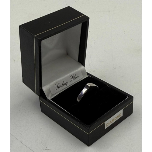 179 - A silver fashion ring marked 925