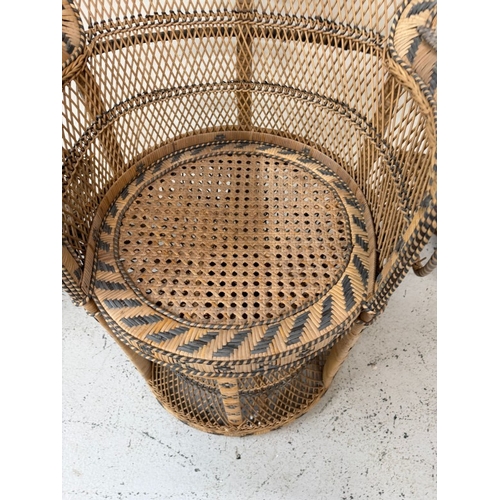 142 - Rattan peacock chair H140cm W102cm