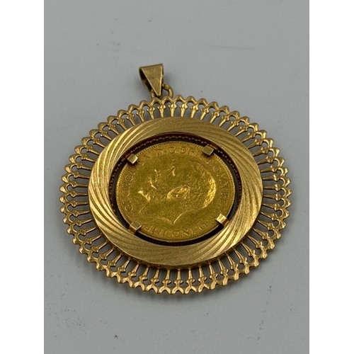 580 - A 1926 sovereign coin in 18ct pendant mount with a combined approximate weight of 14.7g