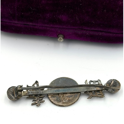 598 - A late 19th Century Chinese silver brooch hallmarked to back