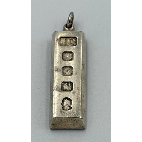 599 - A silver jubilee silver pendant, approximate weight 30g