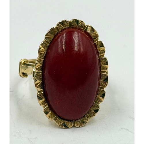 609 - An 18ct coral gold ring, approximate weight 8.9g and size L.