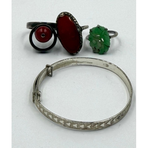 618 - Three vintage silver rings in varying styles and finishes including one jade. Along with a silver Ch... 