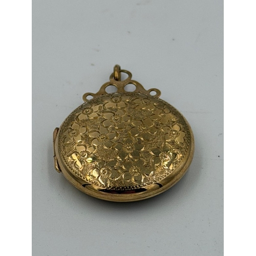 620 - A 9ct gold locket with floral decoration approximate total weight 8.1g