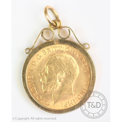 116 - A George V gold half sovereign dated 1913, within a 9ct gold mount, gross weight 5.3gms