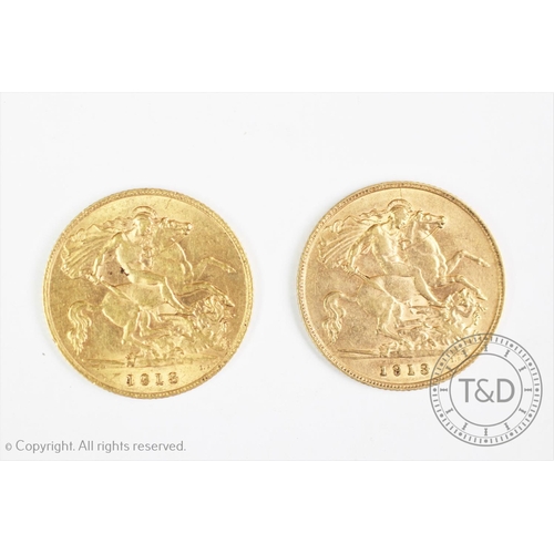 118 - Two George V gold half sovereigns dated 1913 (2)