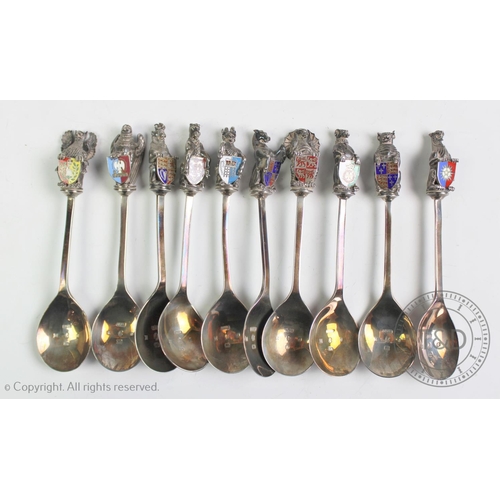 89 - A set of ten 'Queens Beasts' collectable silver spoons, Toye, Keening and Spencer, Birmingham 1977 (... 