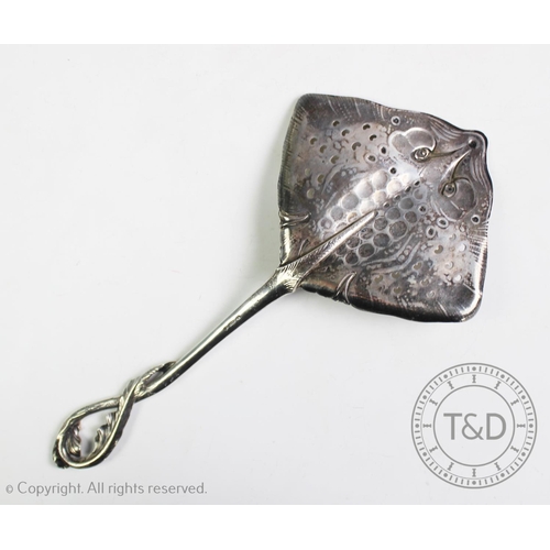 90 - A Marius Hammer Norwegian silver skate slice, modelled in the form a sea skate with an intertwined t... 