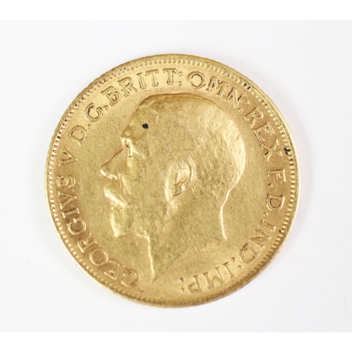 132 - A George V gold sovereign dated 1912, weight 7.97gms