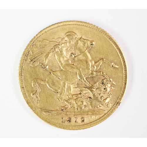 132 - A George V gold sovereign dated 1912, weight 7.97gms